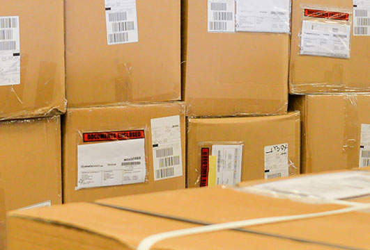 Paquetes con documentación para el control aduanero